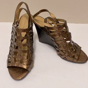 Nine West Vintage Metallic bronze gold wooden 4” wedge ankle tie sandals 8M 🌹